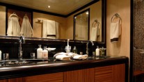 Oscar 2bathroom